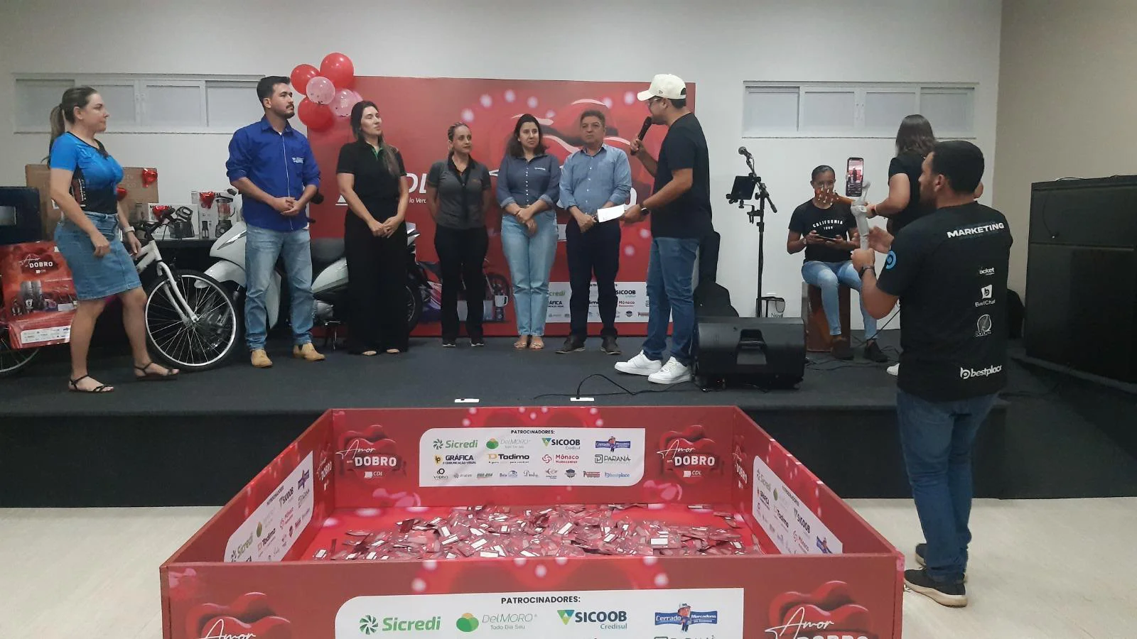 Primeiro sorteio da campanha Amor em Dobro é realizado pela CDL Lucas Primeiro sorteio da campanha Amor em Dobro é realizado pela CDL Lucas