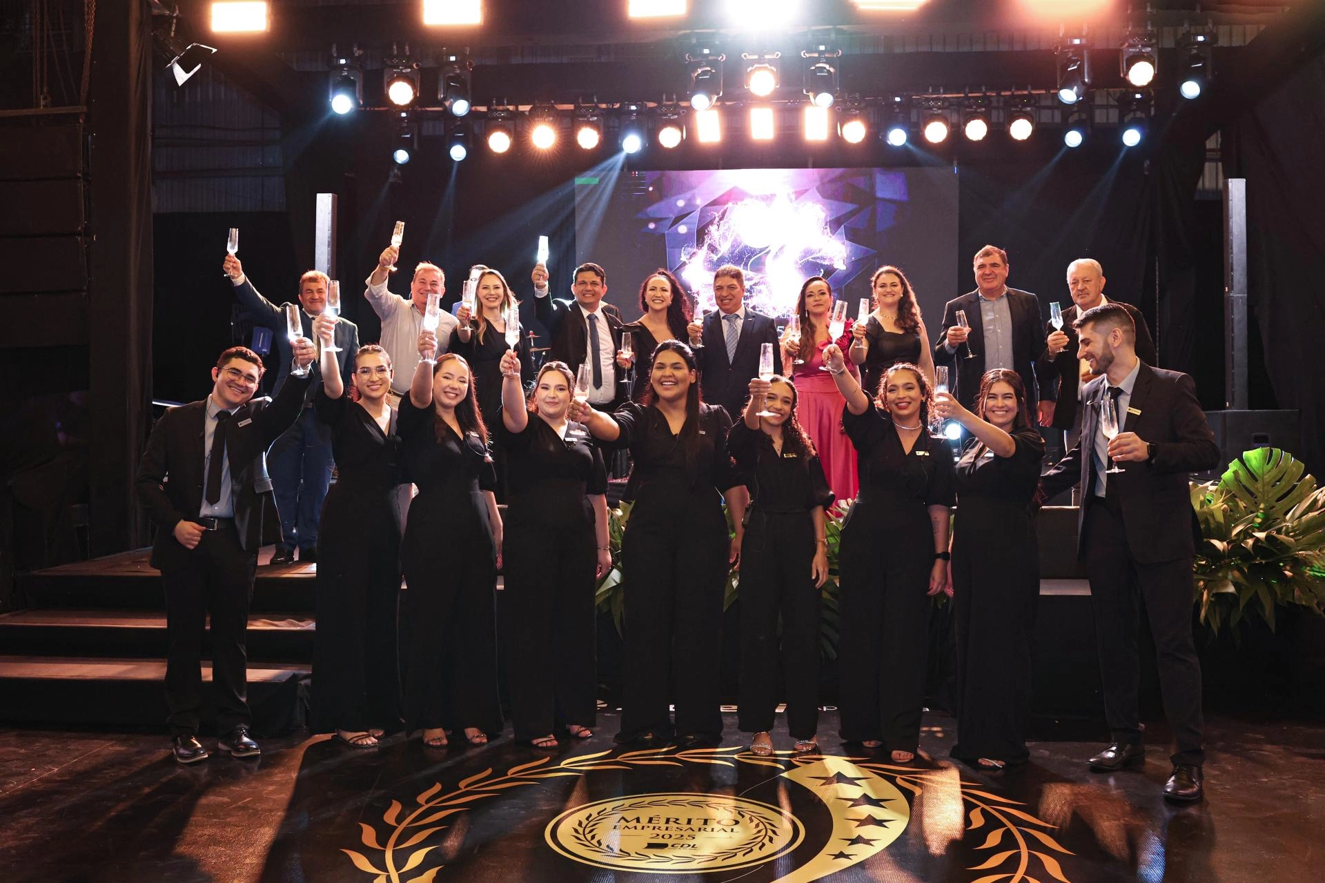 Mérito Empresarial 2025 celebra força e união do comércio de Lucas do Rio Verde em noite de homenagens e emoção Mérito Empresarial 2025 celebra força e união do comércio de Lucas do Rio Verde em noite de homenagens e emoção