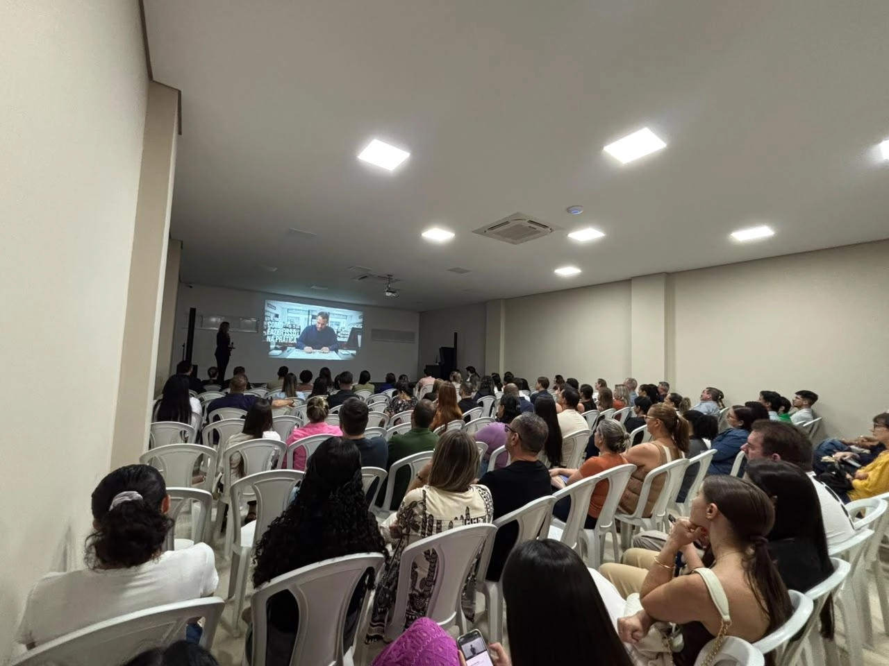 CDL Lucas promove palestra sobre escala 6x1 e orienta empresários CDL Lucas promove palestra sobre escala 6x1 e orienta empresários